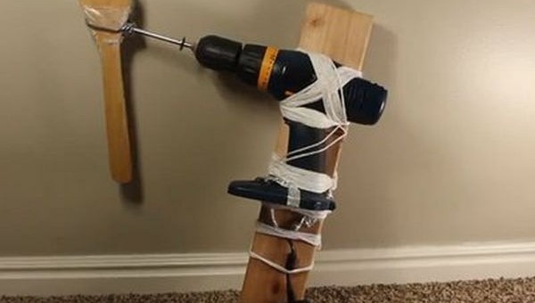 How to make an Emergency Phone Charger yourself